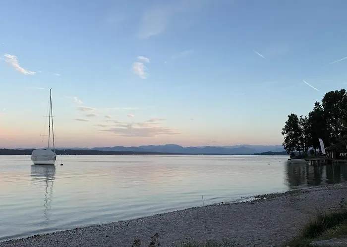 Seeperle Tutzing, Zentral, Fusslaeufig Zum Starnbergersee photo