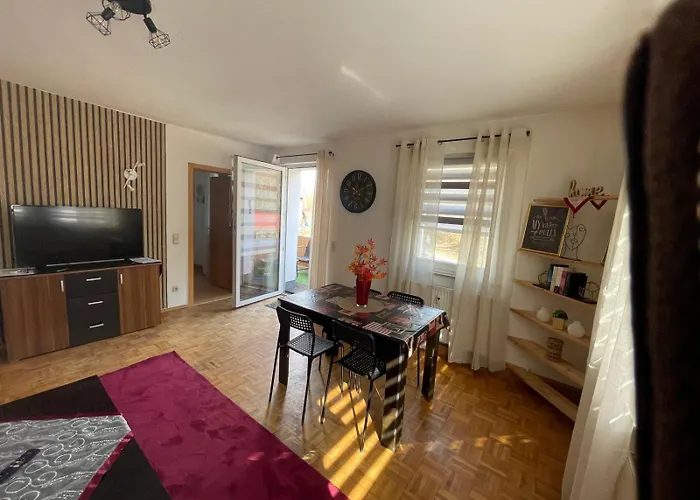 foto di Super Monteurwohnung Mit Balkon Und Parkplatz, Bei Bayreuth Ruhig, 4 Betten Wifi, Kueche Creez